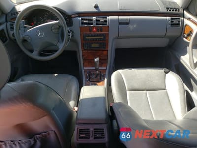 Zdjęcie 8 z 12 samochodu: 2000 MERCEDES-BENZ E 320 VIN:WDBJF65G8YA958920 - miniatura