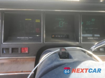Zdjęcie 9 z 12 samochodu: 1994 LINCOLN TOWN CAR EXECUTIVE VIN:1LNLM81W2RY774196 - miniatura