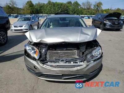 Piąte zdjęcie samochodu w środku: 2014 VOLVO S60 T5 VIN:YV1612FS3E2294933 - miniatura