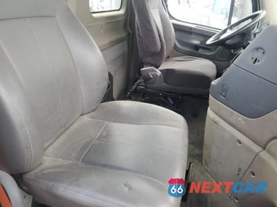 Zdjęcie 6 z 10 samochodu: 2015 FREIGHTLINER CASCADIA SEMI TRUCK VIN:3AKBGADV6FSGU9440 - miniatura