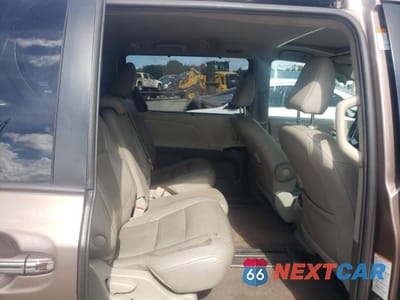 Zdjęcie 11 z 13 samochodu: 2018 TOYOTA SIENNA XLE VIN:5TDYZ3DC3JS944887 - miniatura