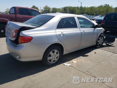 Trzecie zdjęcie samochodu z tyłu: 2010 TOYOTA COROLLA BASE VIN:1NXBU4EE5AZ240837 - miniatura
