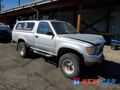 Czwarte zdjęcie samochodu z boku: 1990 TOYOTA PICKUP 1/2 TON SHORT WHEELBASE DLX VIN:JT4RN01P2L7023831 - miniatura