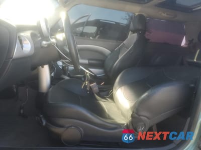 Zdjęcie 7 z 12 samochodu: 2002 MINI COOPER VIN:WMWRC33442TE12938 - miniatura