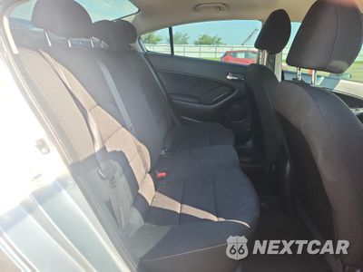 Zdjęcie 10 z 12 samochodu: 2016 KIA FORTE LX VIN:KNAFK4A65G5569919 - miniatura