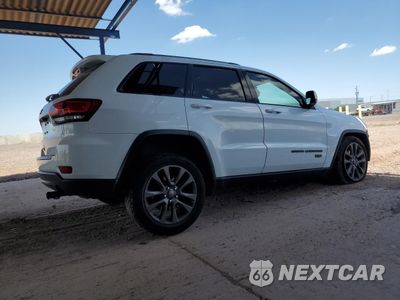 Trzecie zdjęcie samochodu z tyłu: 2017 JEEP GRAND CHEROKEE LAREDO VIN:1C4RJFAG2HC612309 - miniatura