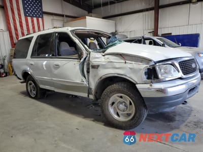 Czwarte zdjęcie samochodu z boku: 2000 FORD EXPEDITION XLT VIN:1FMRU1666YLB29122 - miniatura