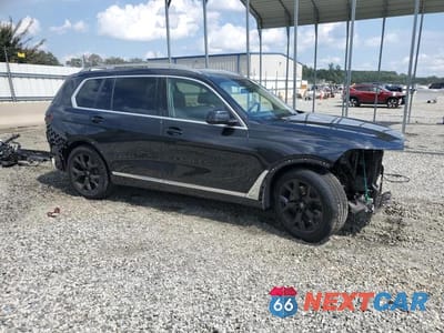 Czwarte zdjęcie samochodu z boku: 2023 BMW X7 XDRIVE40I VIN:5UX23EM01P9R02975 - miniatura