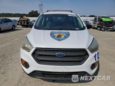 Piąte zdjęcie samochodu w środku: 2017 FORD ESCAPE S VIN:1FMCU0F75HUA83883 - miniatura