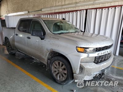 Czwarte zdjęcie samochodu z boku: 2020 CHEVROLET SILVERADO C1500 CUSTOM VIN:1GCPWBEK8LZ353833 - miniatura