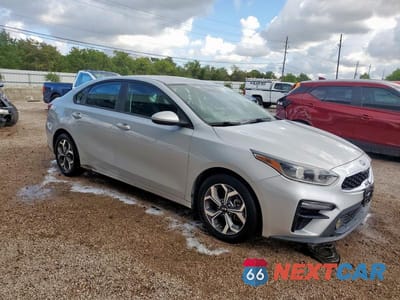 Czwarte zdjęcie samochodu z boku: 2021 KIA FORTE FE VIN:3KPF24AD9ME363374 - miniatura