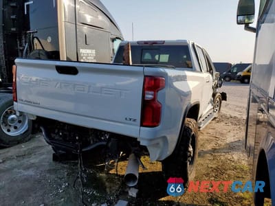 Trzecie zdjęcie samochodu z tyłu: 2020 CHEVROLET SILVERADO K2500 HEAVY DUTY LTZ VIN:1GC4YPEY5LF219250 - miniatura