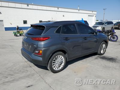 Trzecie zdjęcie samochodu z tyłu: 2018 HYUNDAI KONA SEL VIN:KM8K6CAA9JU085412 - miniatura