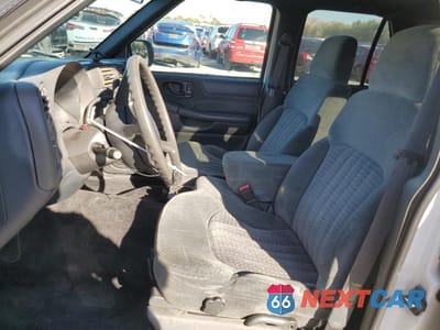 Zdjęcie 7 z 15 samochodu: 2002 CHEVROLET BLAZER VIN:1GNCS13WX2K155912 - miniatura