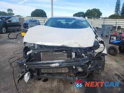 Piąte zdjęcie samochodu w środku: 2018 KIA FORTE LX VIN:3KPFL4A78JE198923 - miniatura