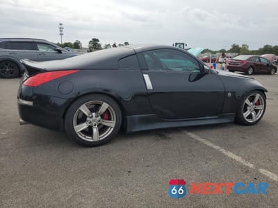 Trzecie zdjęcie samochodu z tyłu: 2004 NISSAN 350Z COUPE VIN:JN1AZ34DX4M101511 - miniatura