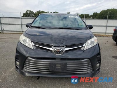 Piąte zdjęcie samochodu w środku: 2018 TOYOTA SIENNA XLE VIN:5TDYZ3DC4JS955588 - miniatura