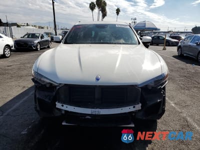 Piąte zdjęcie samochodu w środku: 2018 MASERATI LEVANTE VIN:ZN661XUA7JX283426 - miniatura