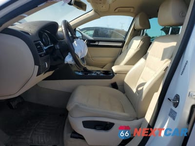Zdjęcie 7 z 12 samochodu: 2014 VOLKSWAGEN TOUAREG V6 VIN:WVGEF9BP8ED013738 - miniatura