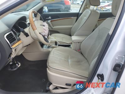 Zdjęcie 7 z 15 samochodu: 2010 LINCOLN MKZ VIN:3LNHL2GC4AR750696 - miniatura