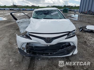 Piąte zdjęcie samochodu w środku: 2019 TOYOTA CAMRY L VIN:4T1B11HK3KU853405 - miniatura