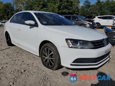 Czwarte zdjęcie samochodu z boku: 2018 VOLKSWAGEN JETTA SE VIN:3VWDB7AJ1JM253626 - miniatura