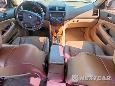 Zdjęcie 8 z 14 samochodu: 2004 HONDA ACCORD EX VIN:1HGCM56834A112191 - miniatura