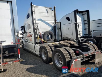 Trzecie zdjęcie samochodu z tyłu: 2024 VOLVO VN VNL VIN:4V4NC9EH3RN620832 - miniatura