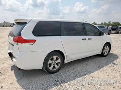 Trzecie zdjęcie samochodu z tyłu: 2012 TOYOTA SIENNA VIN:5TDZK3DC1CS228159 - miniatura