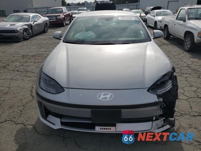 Piąte zdjęcie samochodu w środku: 2025 HYUNDAI IONIQ 6 SEL VIN:KMHM34AA1SA083177 - miniatura