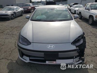 Piąte zdjęcie samochodu w środku: 2025 HYUNDAI IONIQ 6 SEL VIN:KMHM34AA1SA083177 - miniatura