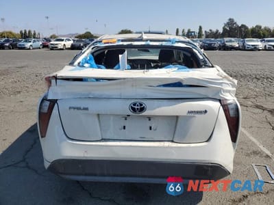 Zdjęcie 6 z 12 samochodu: 2017 TOYOTA PRIUS VIN:JTDKBRFU9H3054215 - miniatura