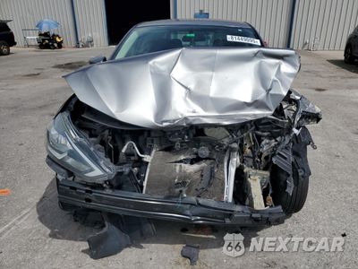 Piąte zdjęcie samochodu w środku: 2017 NISSAN SENTRA S VIN:3N1AB7AP7HY302392 - miniatura