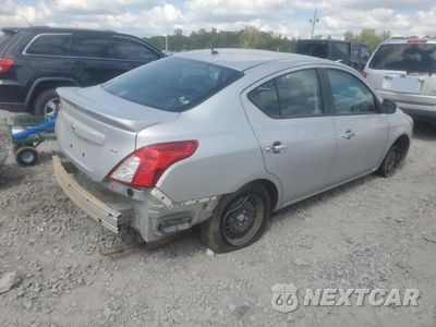 Trzecie zdjęcie samochodu z tyłu: 2019 NISSAN VERSA S VIN:3N1CN7AP5KL866501 - miniatura