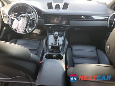 Zdjęcie 8 z 12 samochodu: 2021 PORSCHE CAYENNE VIN:WP1AA2AY8MDA02187 - miniatura