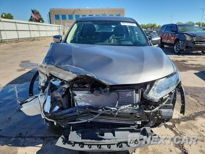 Piąte zdjęcie samochodu w środku: 2016 NISSAN ROGUE S VIN:KNMAT2MV3GP670656 - miniatura
