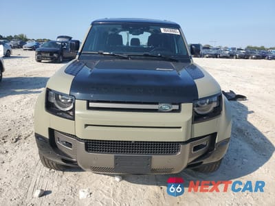 Piąte zdjęcie samochodu w środku: 2021 LAND ROVER DEFENDER 110 X-DYNAMIC HSE VIN:SALE37RU5M2039763 - miniatura