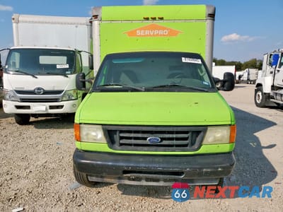 Piąte zdjęcie samochodu w środku: 2005 FORD ECONOLINE E350 SUPER DUTY CUTAWAY VAN VIN:1FDWE35L75HB04893 - miniatura