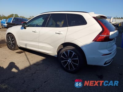 Drugie zdjęcie samochodu z przodu: 2024 VOLVO XC60 PLUS VIN:YV4L12RL7R1712674 - miniatura