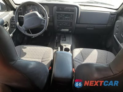 Zdjęcie 8 z 15 samochodu: 2001 JEEP CHEROKEE SPORT VIN:1J4FF48S81L631689 - miniatura