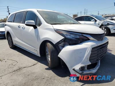 Czwarte zdjęcie samochodu z boku: 2021 TOYOTA SIENNA LE VIN:5TDKRKEC9MS042179 - miniatura