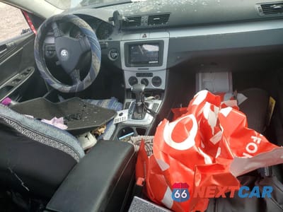 Zdjęcie 8 z 12 samochodu: 2009 VOLKSWAGEN PASSAT TURBO VIN:WVWJK73C69P047860 - miniatura