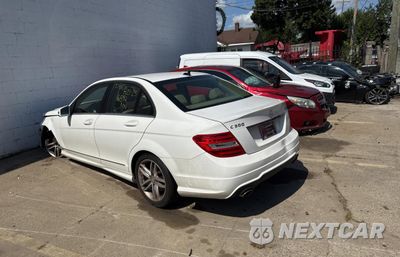 Trzecie zdjęcie samochodu z tyłu: 2013 MERCEDES-BENZ C 300 4MATIC VIN:WDDGF8AB8DR263839 - miniatura