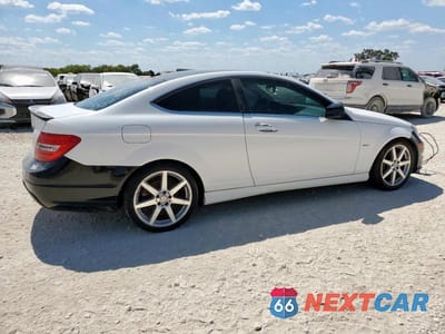 Trzecie zdjęcie samochodu z tyłu: 2013 MERCEDES-BENZ C 250 VIN:WDDGJ4HB7DG011248 - miniatura