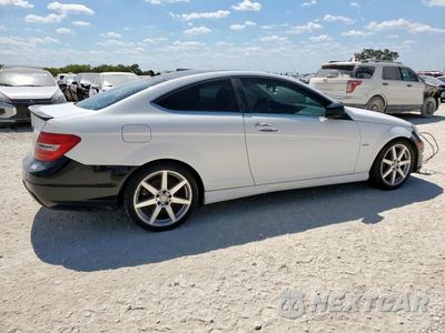 Trzecie zdjęcie samochodu z tyłu: 2013 MERCEDES-BENZ C 250 VIN:WDDGJ4HB7DG011248 - miniatura