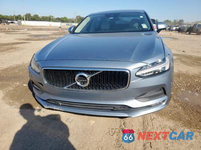 Piąte zdjęcie samochodu w środku: 2018 VOLVO S90 T6 MOMENTUM VIN:LVY992MK0JP006239 - miniatura