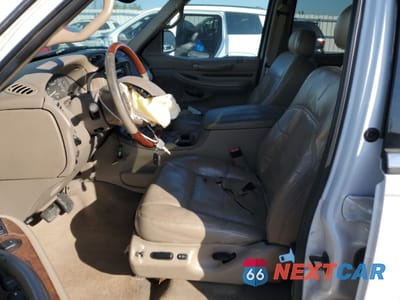 Zdjęcie 7 z 12 samochodu: 2002 LINCOLN NAVIGATOR VIN:5LMFU28R62LJ10770 - miniatura