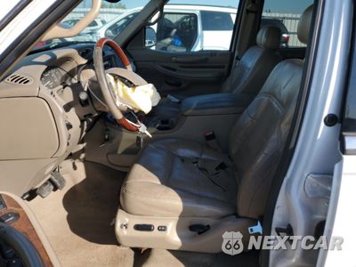 Zdjęcie 7 z 12 samochodu: 2002 LINCOLN NAVIGATOR VIN:5LMFU28R62LJ10770 - miniatura