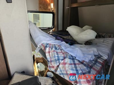 Piąte zdjęcie samochodu w środku: 2019 KEYSTONE HIDEOUT VIN:4YDT20225K7240660 - miniatura