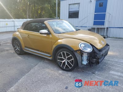 Czwarte zdjęcie samochodu z boku: 2017 VOLKSWAGEN BEETLE DUNE VIN:3VWT17AT4HM800401 - miniatura